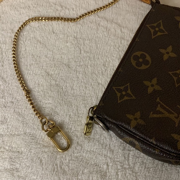 Authentic Louis Vuitton mini purse with chain. Comes with dustbag and box - Picture 10 of 13